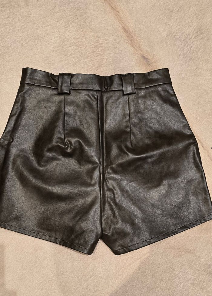Short femme en similicuir marron - photo numéro 2