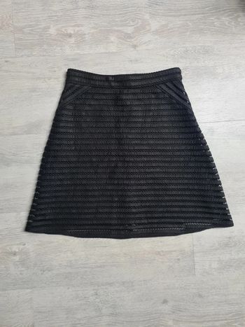 Jupe courte noire nafnaf 34 effet guipure