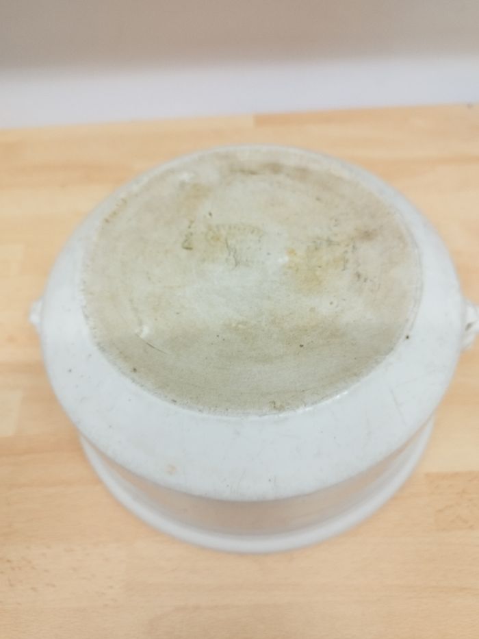 Cache pot en porcelaine
Dimension diamètre 22 cm x hauteur 10,5 cm - photo numéro 6
