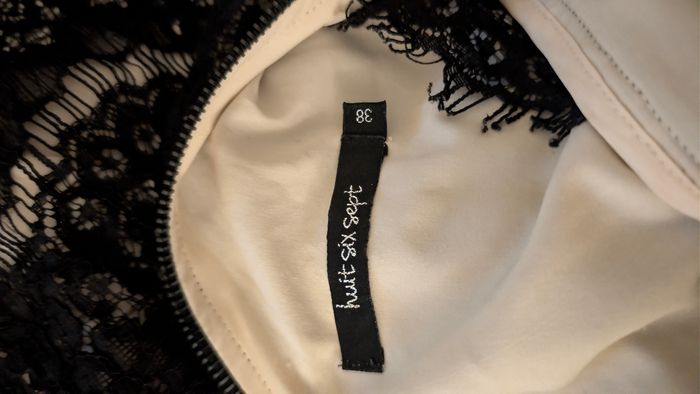 Robe noir beige en dentelle - photo numéro 4