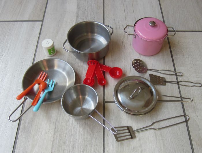 Lot de casseroles/Vaisselle pour dinette