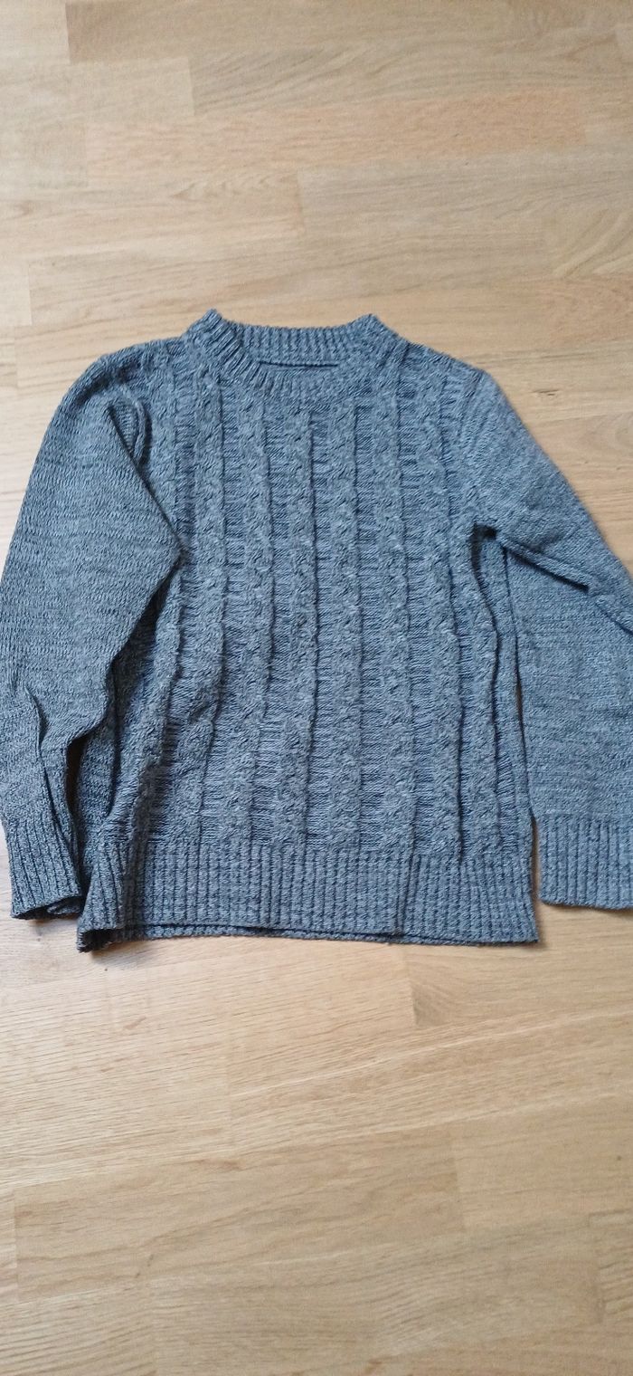 Pull gris et motif torsade