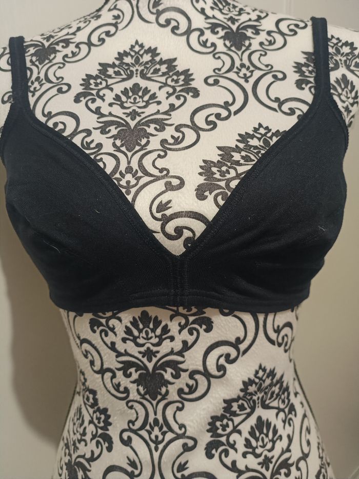 soutien-gorge noir de la marque FILA, taille 95C. - photo numéro 1