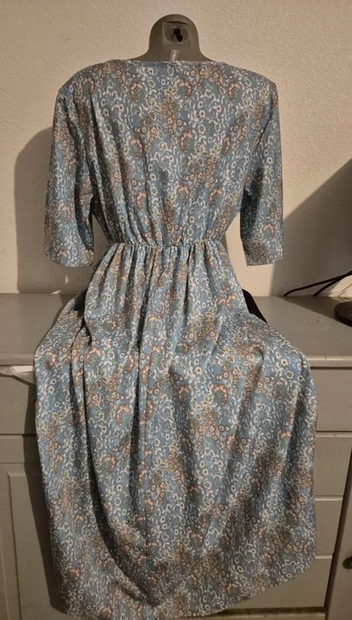 Robe longue à manches courtes bleu à motifs en excellent état.t.XL - photo numéro 2