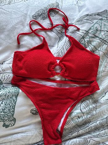 Bikini rouge avec jupe transparente Shein