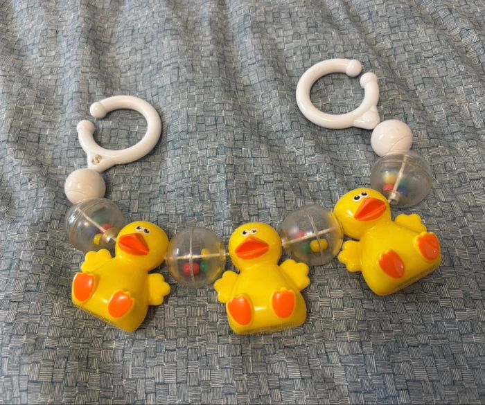 Chaîne d'éveil canard jaune