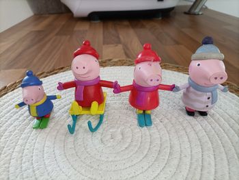 Lot 4 figurines Peppa Pig au ski