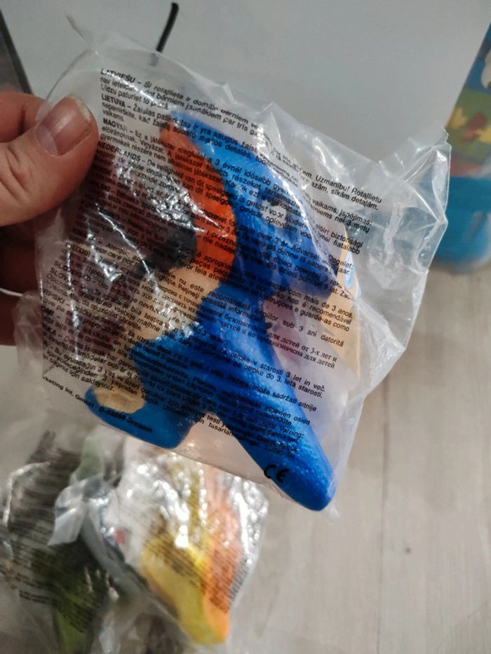 Figurine McDonald's pistolet à eau dinosaure - photo numéro 5