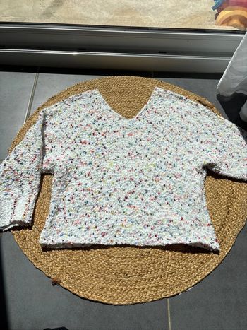 Pull col V coloré