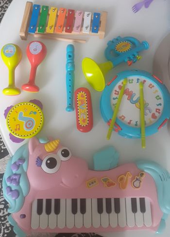 Lot de 8 instruments de musique 