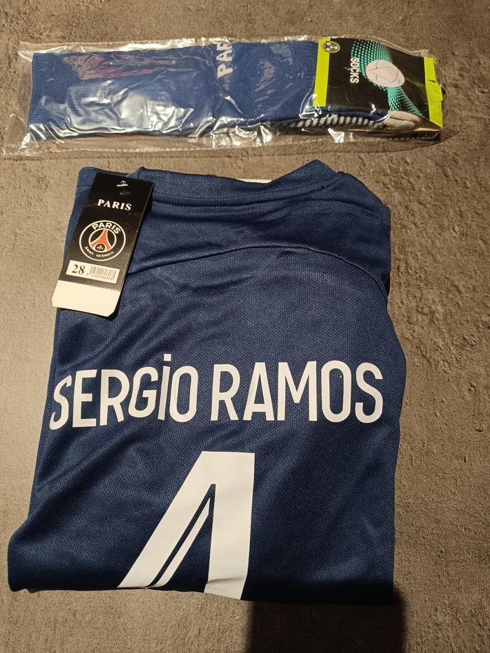 Tenue foot PSG Paris Saint-Germain Sergio Ramos - photo numéro 2