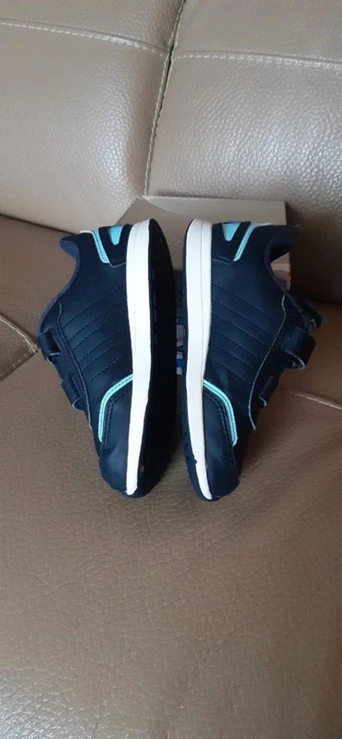 Chaussures / baskets adidas néo bleu marine/ciel pointure 27 - photo numéro 3