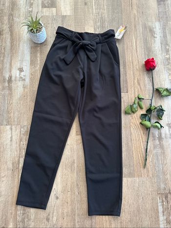 - Pantalon     - Taille S  - Neuf avec étiquette