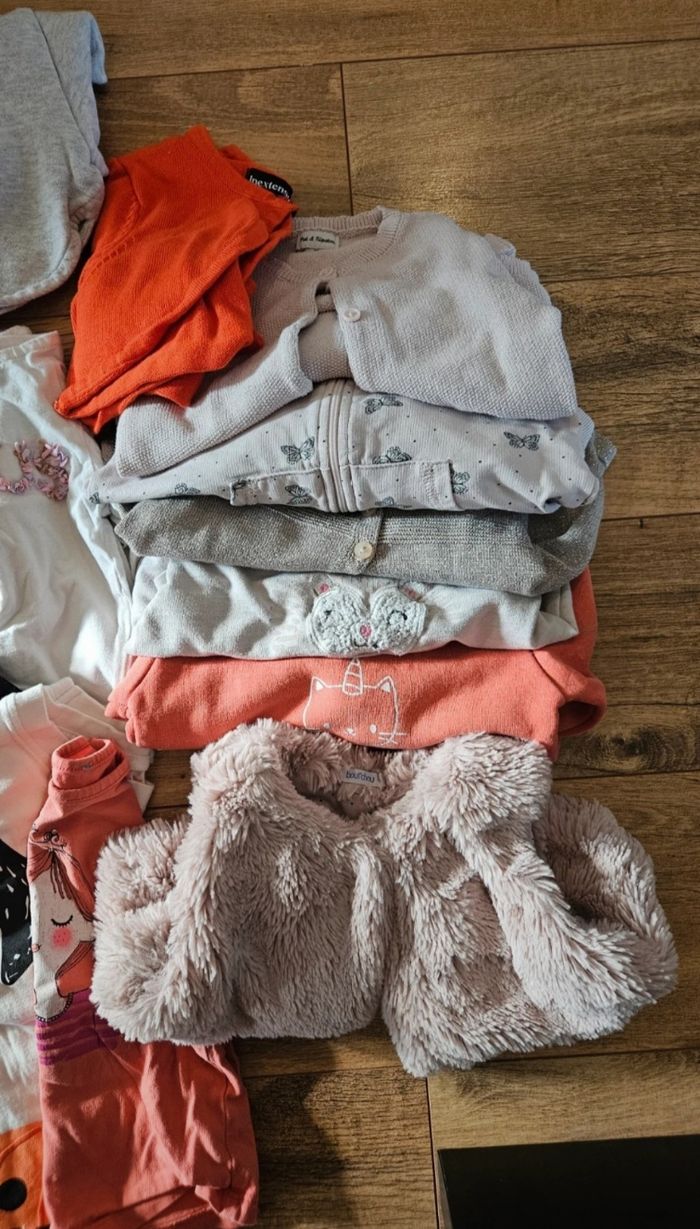 Lot vêtements filles 18 mois - photo numéro 2