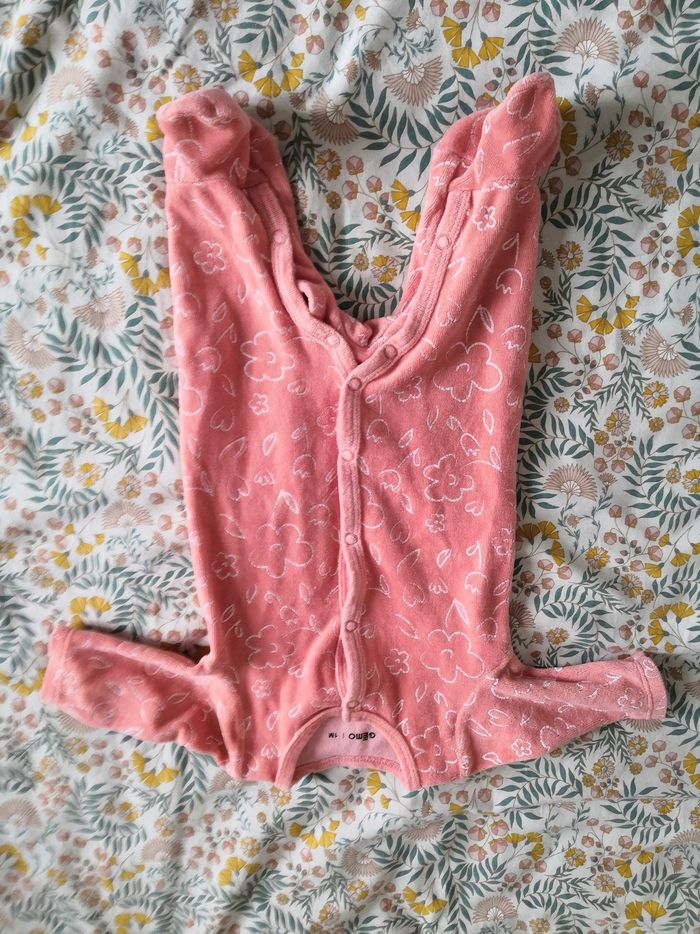 3 pyjamas en velour 1 mois - photo numéro 3