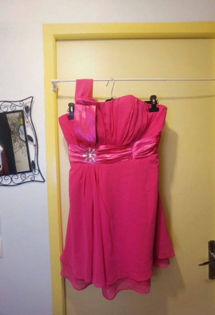 Robe fushia 1 bretelle