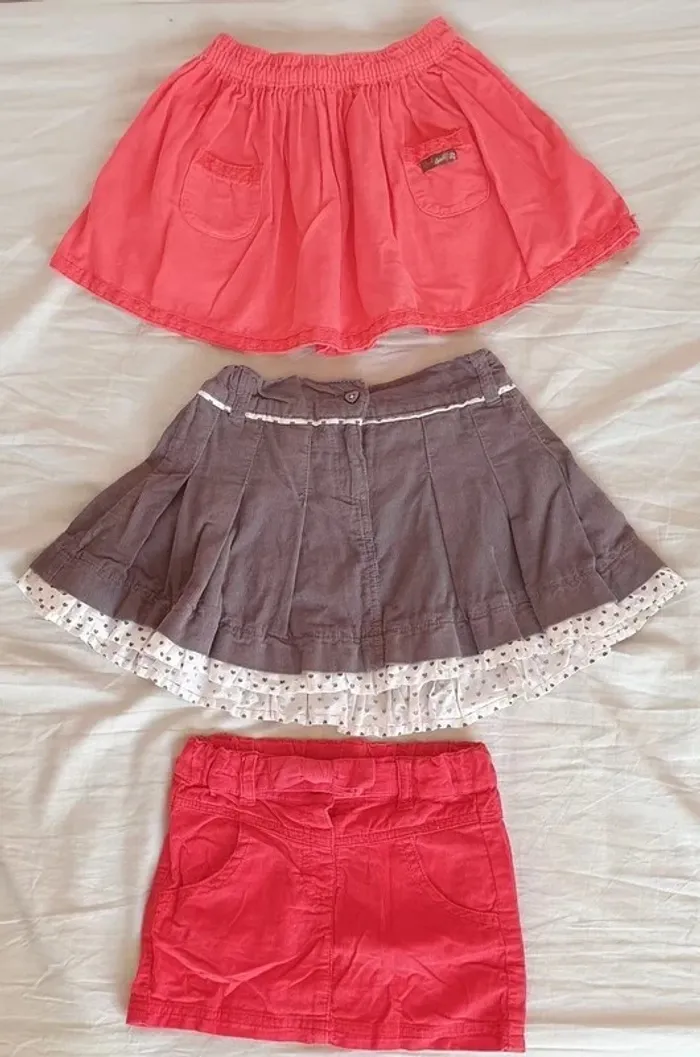 Lot 3 jupes velours 2 ans