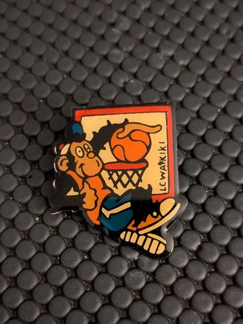 Pin's lc Waikiki Basket