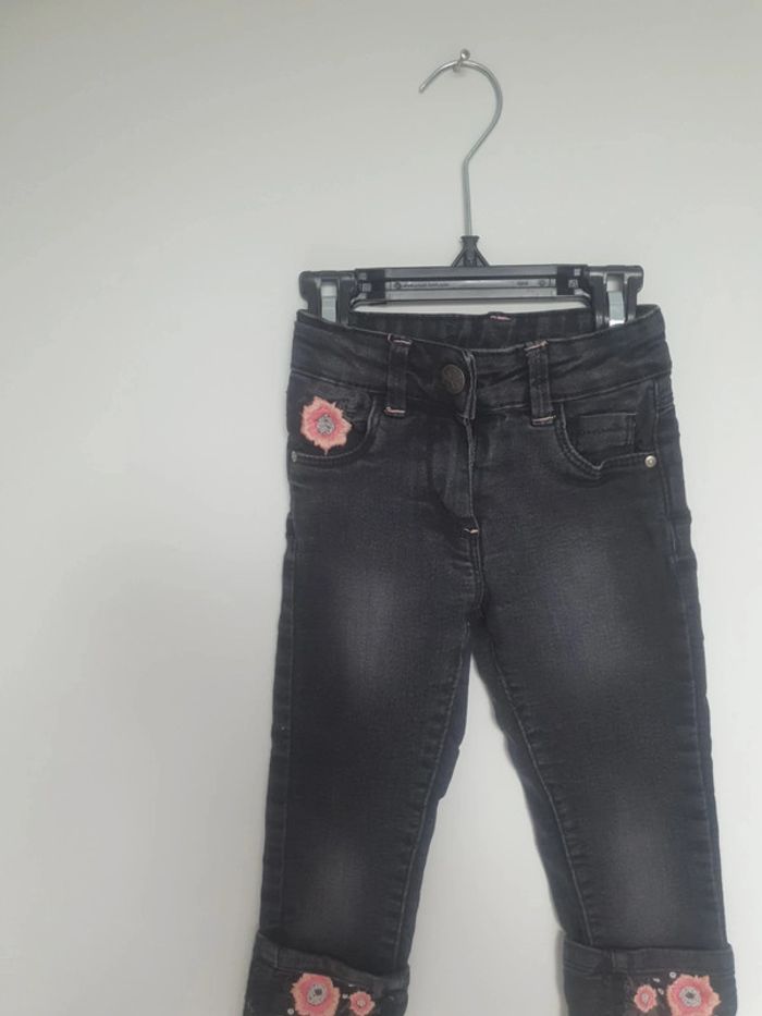 Jeans noir broderie bleu sur l ourlet de jambe et poches 2 ans orchestra - photo numéro 3