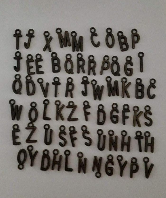 Perles lettres en métal DIY