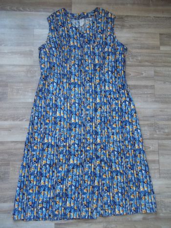 Blouse sans manches bleue fleurie 46