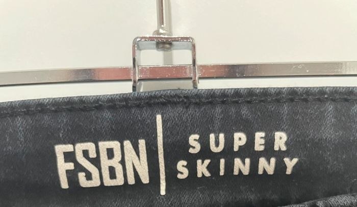 Jean noir - photo numéro 2