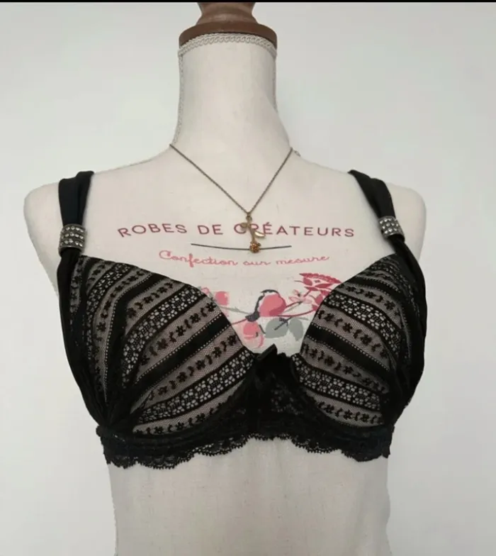 Soutien gorge noir et dentelle Axami femme 90C