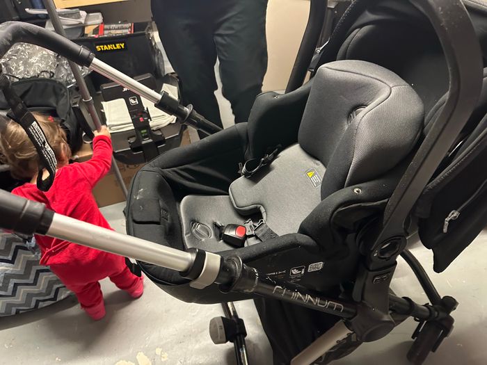 Poussette noir - photo numéro 2