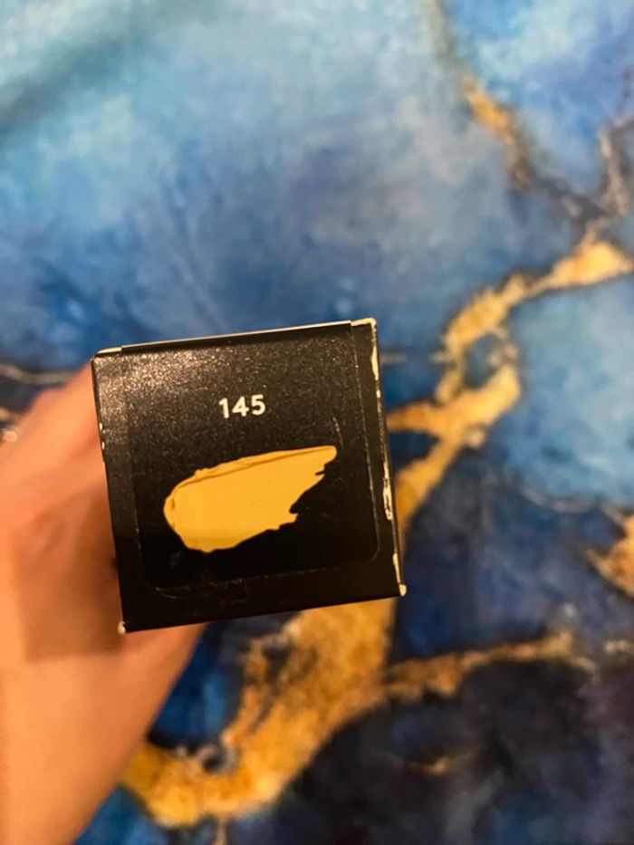 Fond de teint Fenty Beauty teinte 145 - photo numéro 3