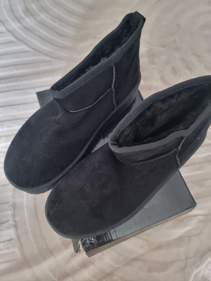 Boots noires fourrées neuves T.41