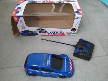 Voiture télécommandée gendarmerie
