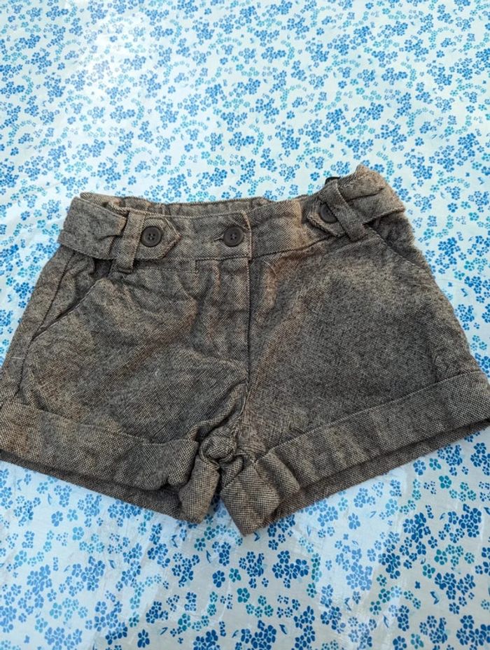 Short marron et beige 7 ans