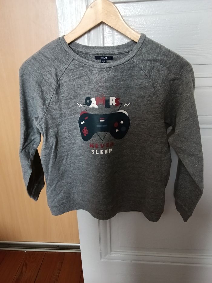 Sweat Kiabi gris et multicolore