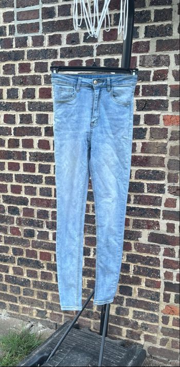 🖤 Jean Skinny bleu clair – Taille 34
