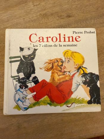 Album Pouf et Noiraud livre vintage Caroline les 7 câlins de la semaine histoires Hachette