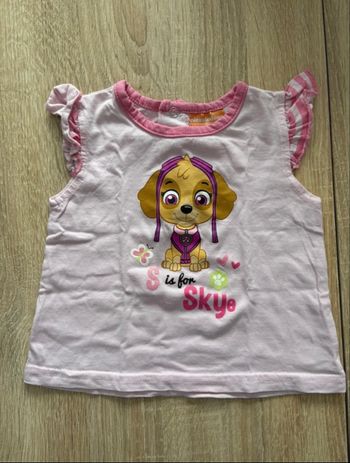 T-shirt manches courtes taille 9 mois 