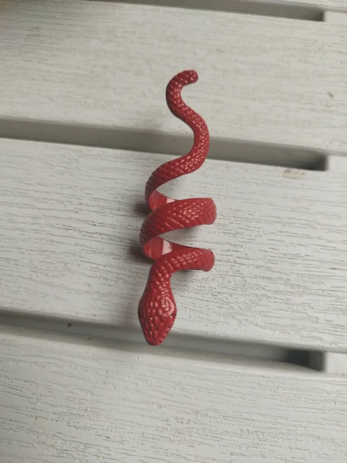 Bague serpent rouge