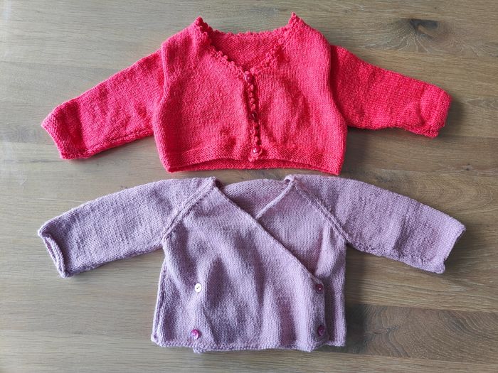 Gilets roses tricotés