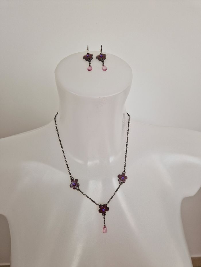 Parure collier et ses boucles d'oreilles à fleurs - photo numéro 2