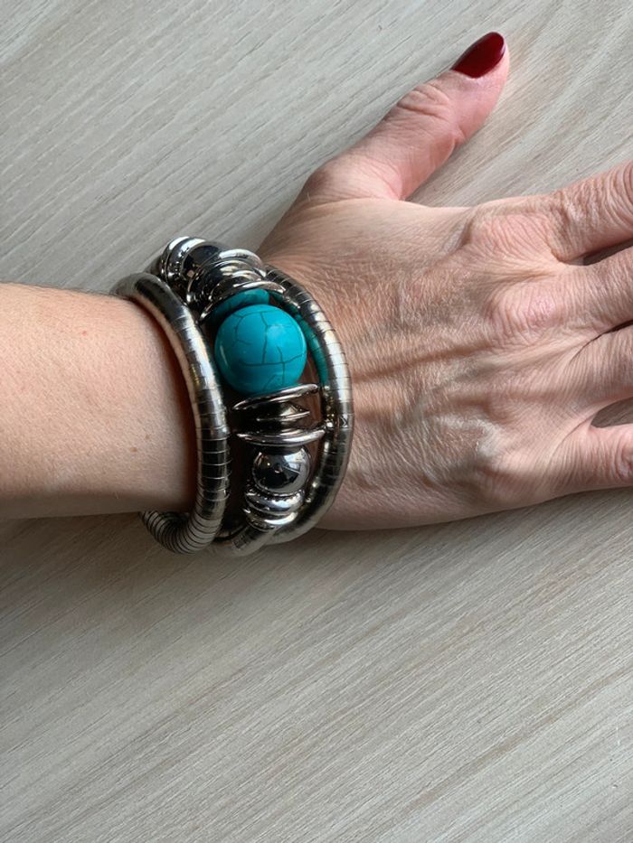 Bracelet étirable.