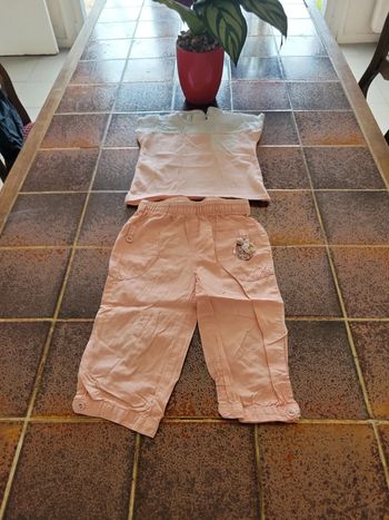 Lot pantalon et tee shirt