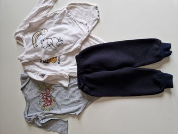 lot de bodies et pantalon bébé garçon 9 mois 