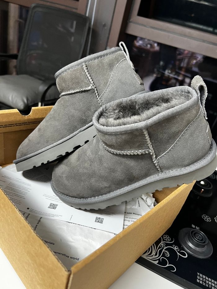 Bottes de neige courtes UGG Mini, grises, pointure 37 - photo numéro 3
