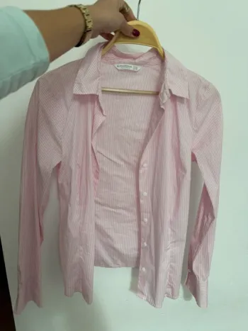 Camisa Stradivarius entallada