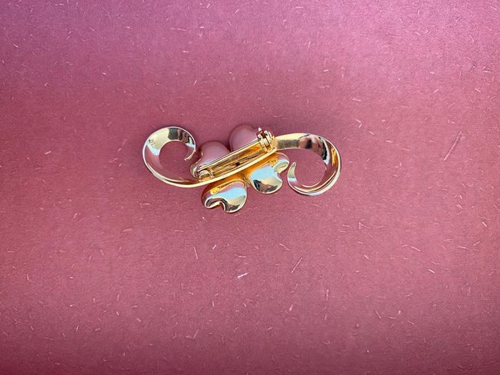 Broche vintage trèfle avec perle sur une note de musique en métal doré - photo numéro 10