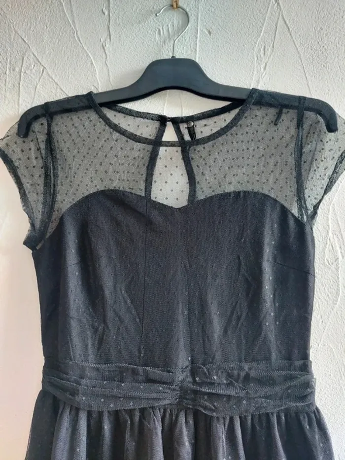 Robe noire élégante avec dentelle Taille M - photo numéro 2