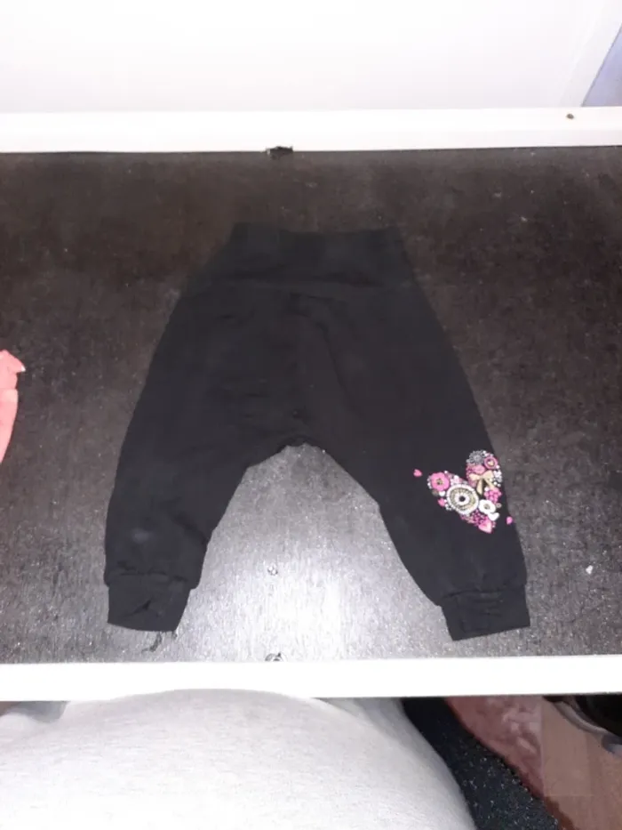 2 pantalons 9 mois - photo numéro 2