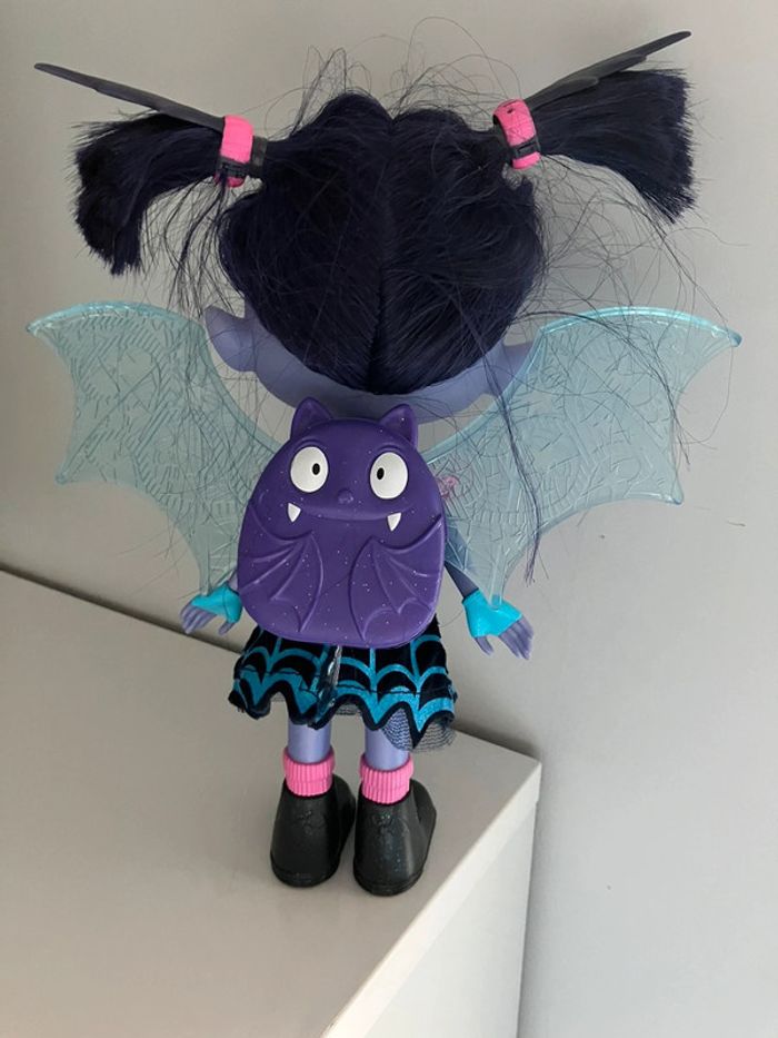 Poupée vampirina Disney 26 cm’ - photo numéro 3