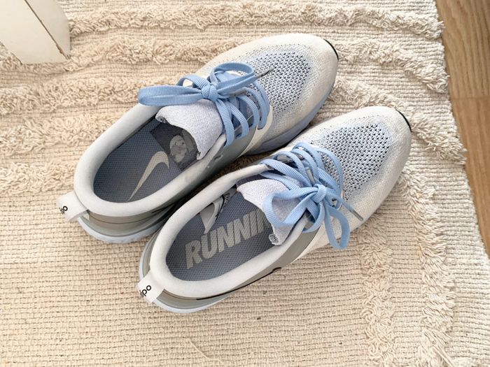 Baskets de Running Nike Odyssey React en pointure 38,5 - photo numéro 5