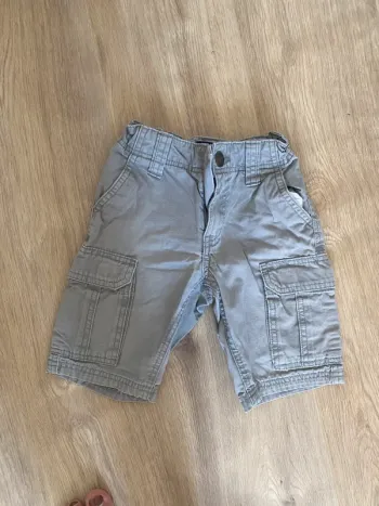 Short gris kaki